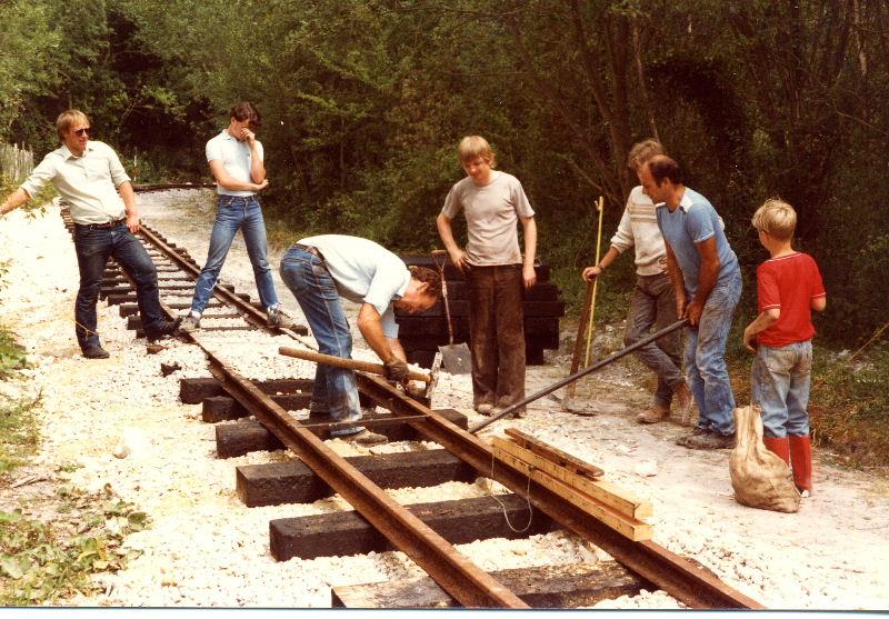 construction03.jpg - The usual Amberley scenario of one man working and six watching is nothing new ......... rail is spiked to sleppers, some of which are still doing sterling service on this section of the line. The sleepers are holding up quite well too!!