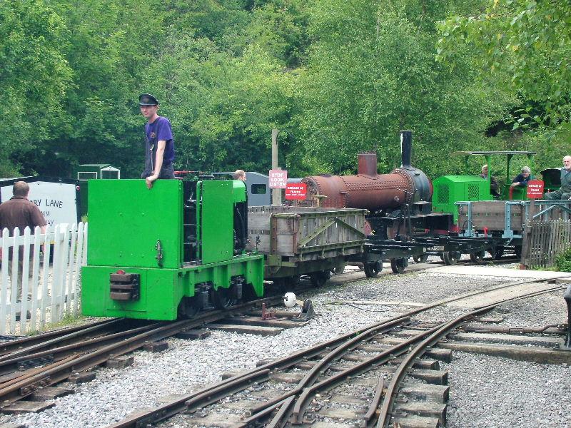 h3097-brockham25.jpg - And here it comes, headed by MacLaren engined Hudson Hunslet 3097 on the train of Hudson wagons.