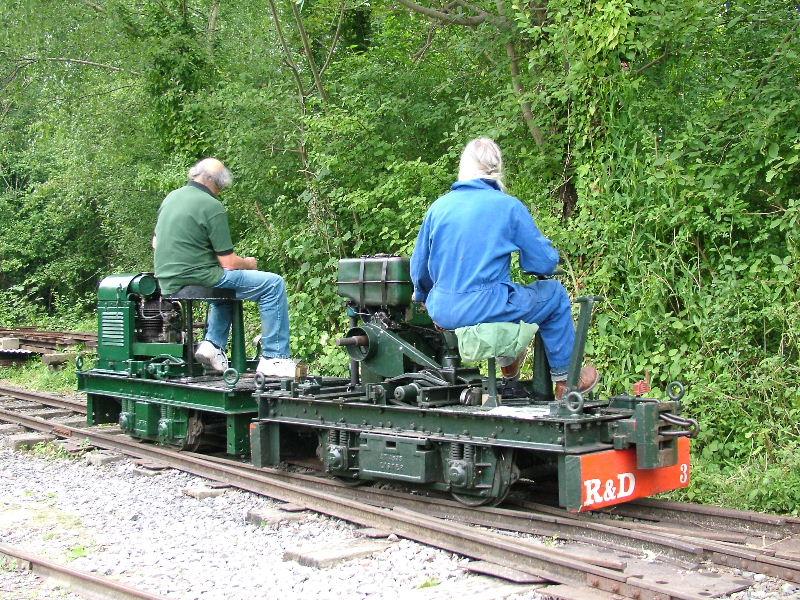 l7954-80.jpg - Neill Clayton pushes L33937, which we haven't mentioned before, onto the pottery line. Cliff Thomas was making a superb effort at pretending to drive .............