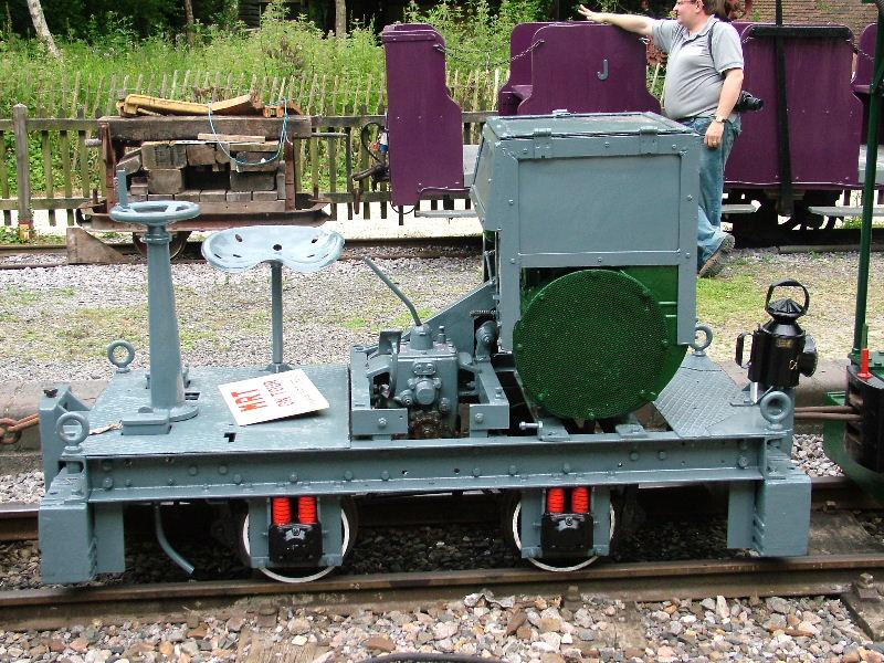 lb52610-38.jpg - In a delicate shade of grey, Simon Lomax's LB52610 was one of the last Lister Railtrucks to be built. Normally itis kept at the Moseley Railway Trust at the Apedale Heritage Centre, Staffordshire