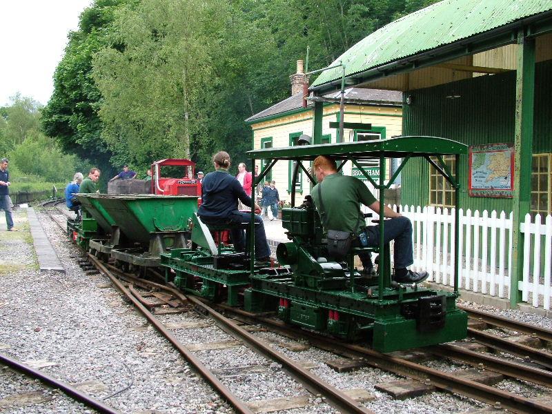 listers-brockham27.jpg - Four locos on two skips is probably overkill, but it does keep as many of the locos working as possible. Mr and Mrs Feldwick Jnr, bring up the rear.