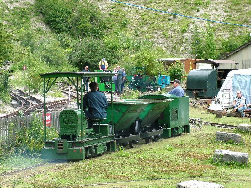 listerstriangle21.jpg - Brian Faulkner leads now with L4088 from the Abbey Pumping Station in Leicester taking it easy.