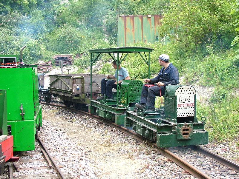 main-line-listers-67.jpg - I said he was an expert - James has managed to keep 34521 running all this time.