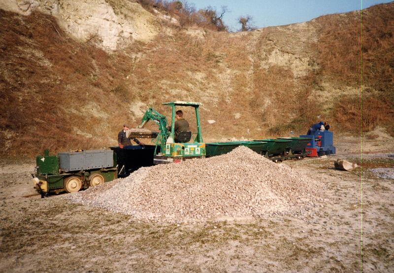 ballast-loading-2.jpg - 20 tons of granite is heavy and covers quite a wide area even when in a pile.