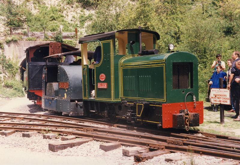 peldon-shunt.jpg - Peldon shunts the protected Simplex - aka The Bread Bin (you can appreciate why) - and the Baldwin which has now had a coat of black.